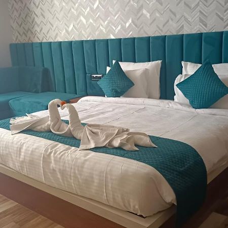 Hotel Golden Peacock 하리드와르 외부 사진
