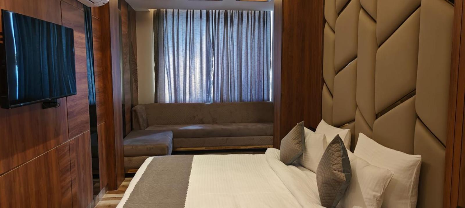 Hotel Golden Peacock 하리드와르 외부 사진