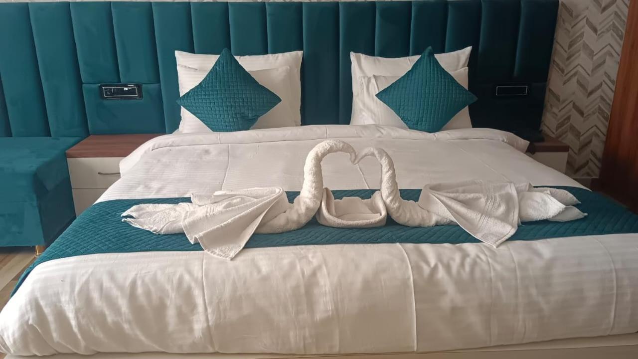 Hotel Golden Peacock 하리드와르 외부 사진
